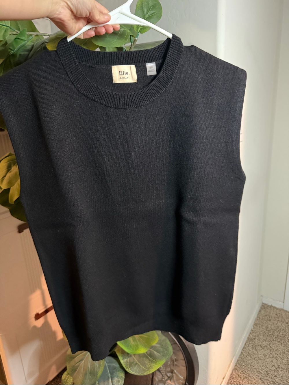 Elie Tahari Men's Black Crewneck Sleeveless Sweater Vest
